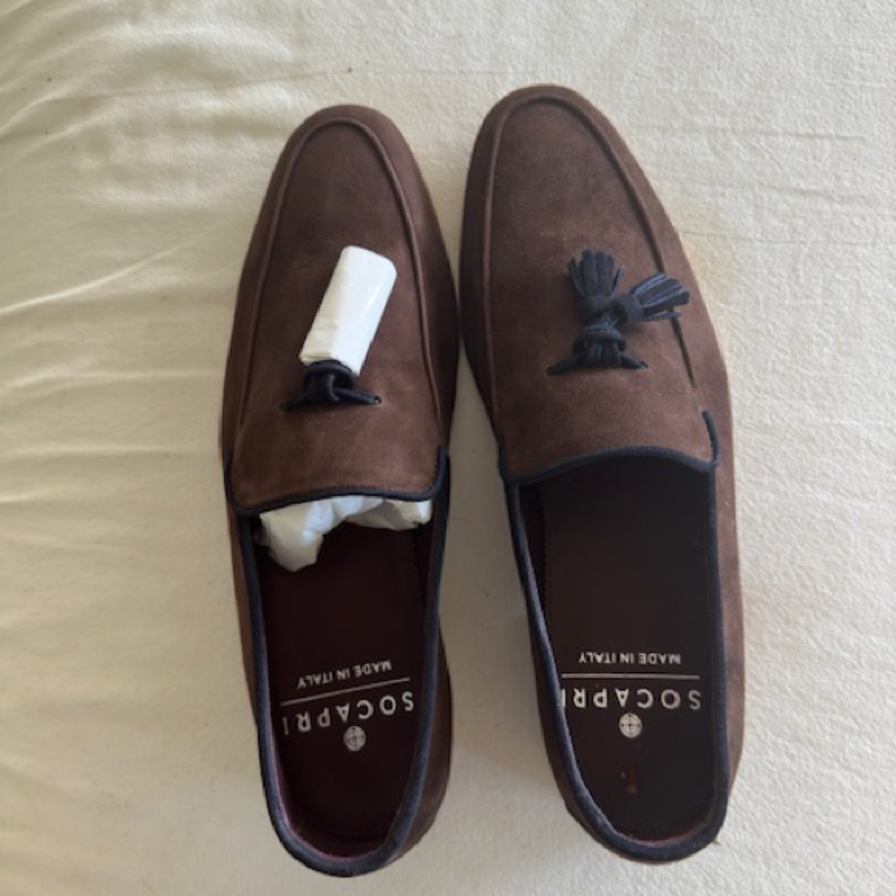 NEVER WORN: men’s chocolate suede loafers